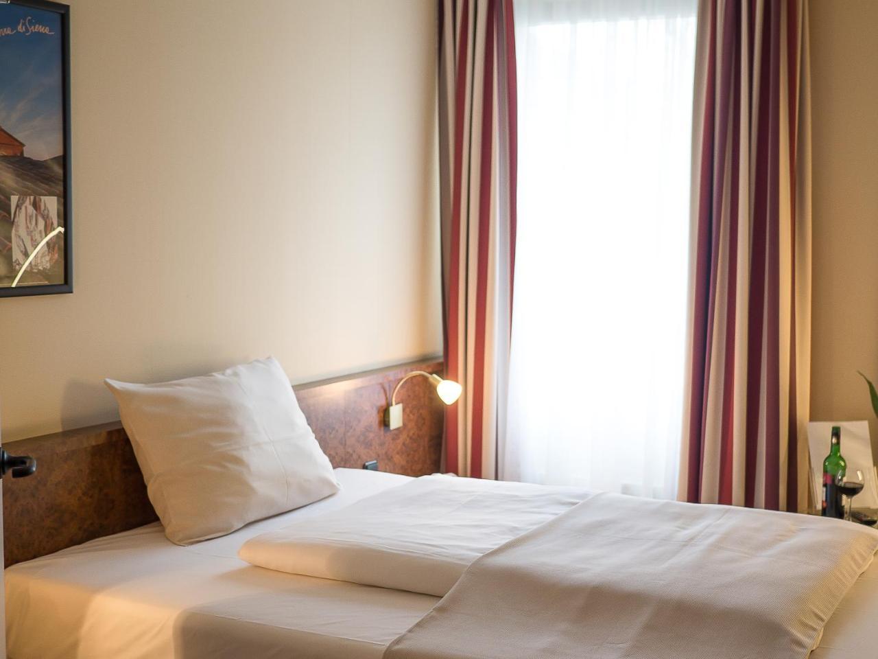 Hotel Primula Troisdorf Exteriör bild